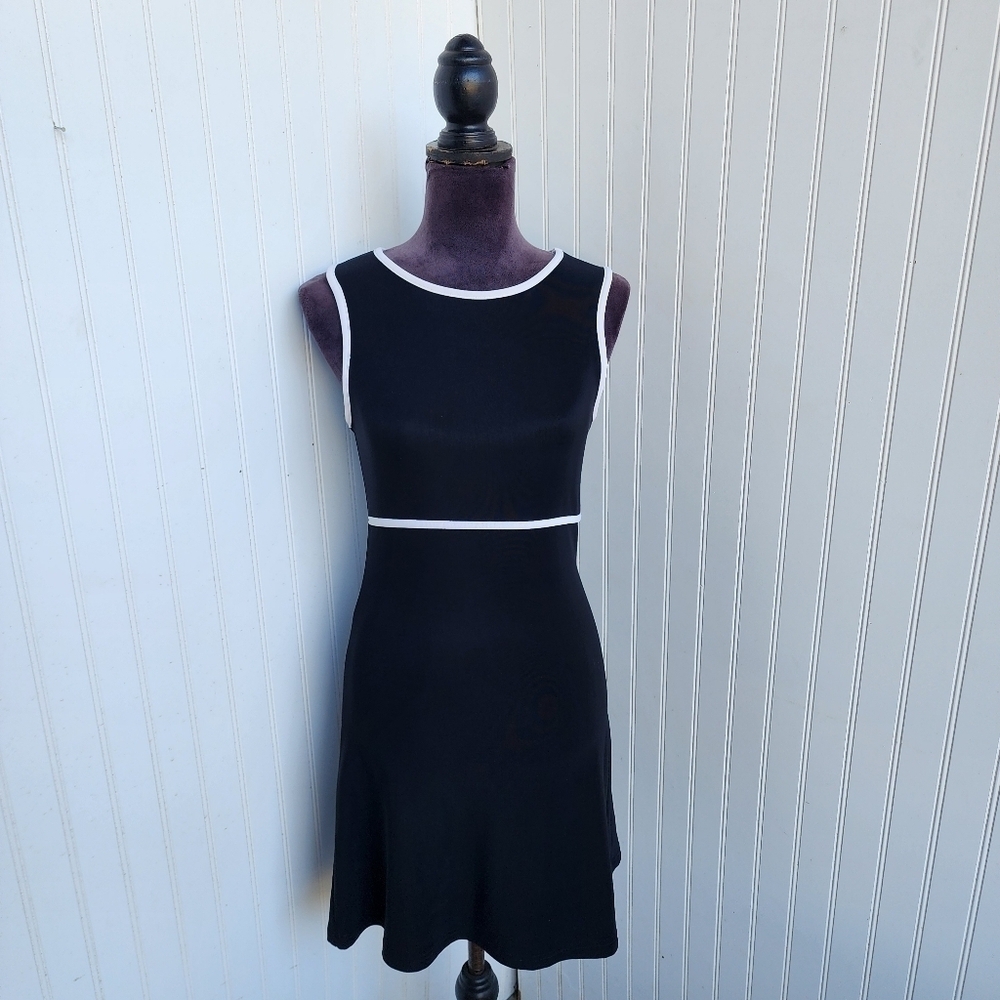 City Triangles Black Mini Sheath Dress with Sleeveless Design for Cocktail